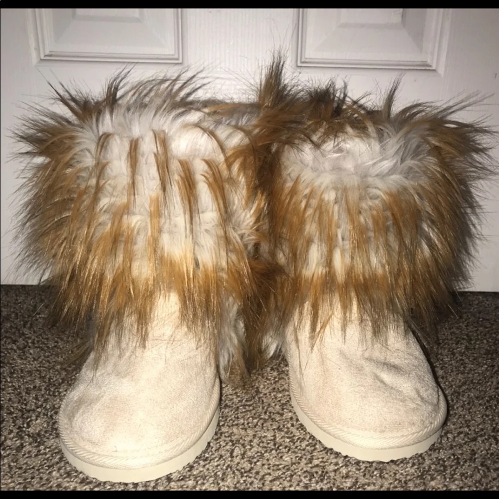 Furry Cream Boots